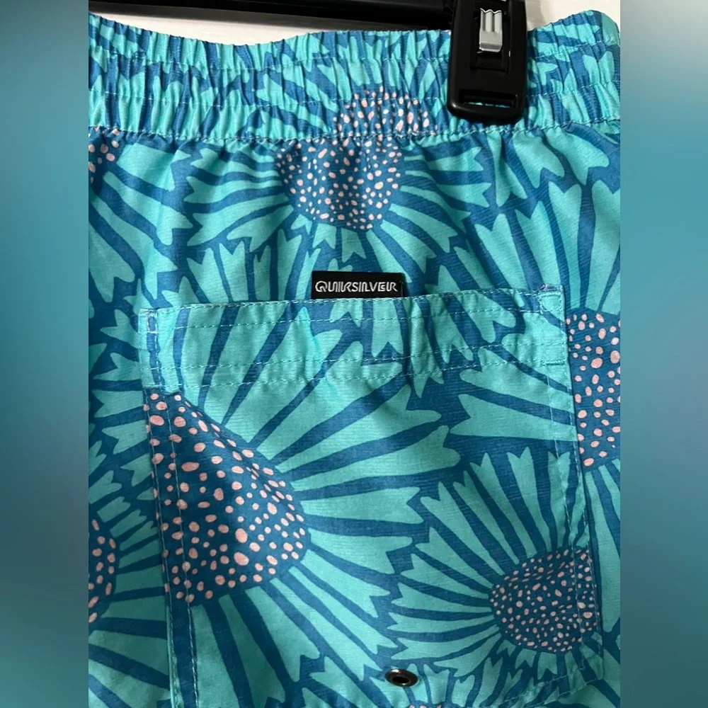 Quiksilver Turquoise Floral Swim Trunks Size‎ Large
